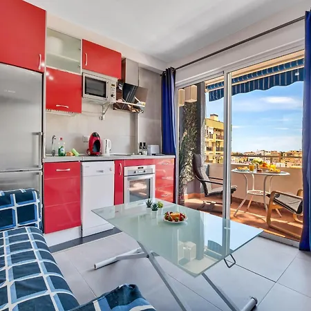 Amazing Location In Apartament *
